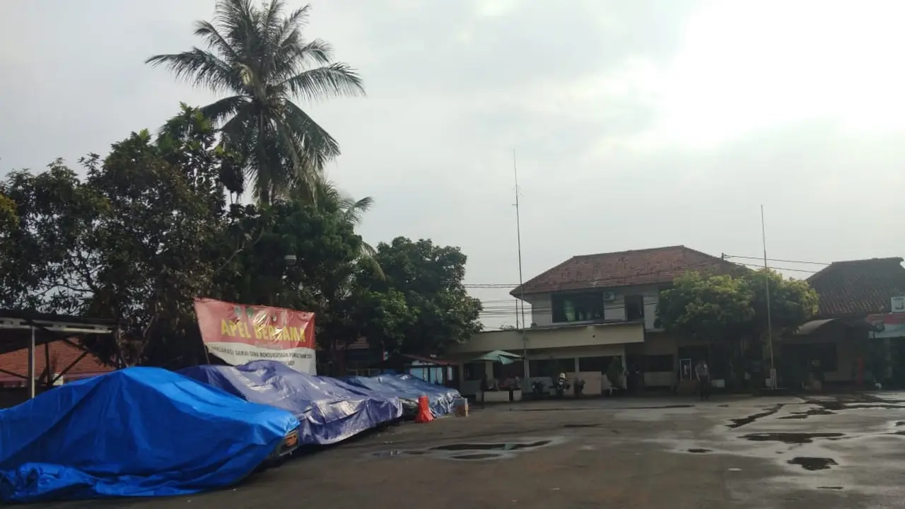 Kondisi Polsek Ciracas Rabu (12/12/2018) pagi. (Liputan6.com/Ady Anugrahadi)