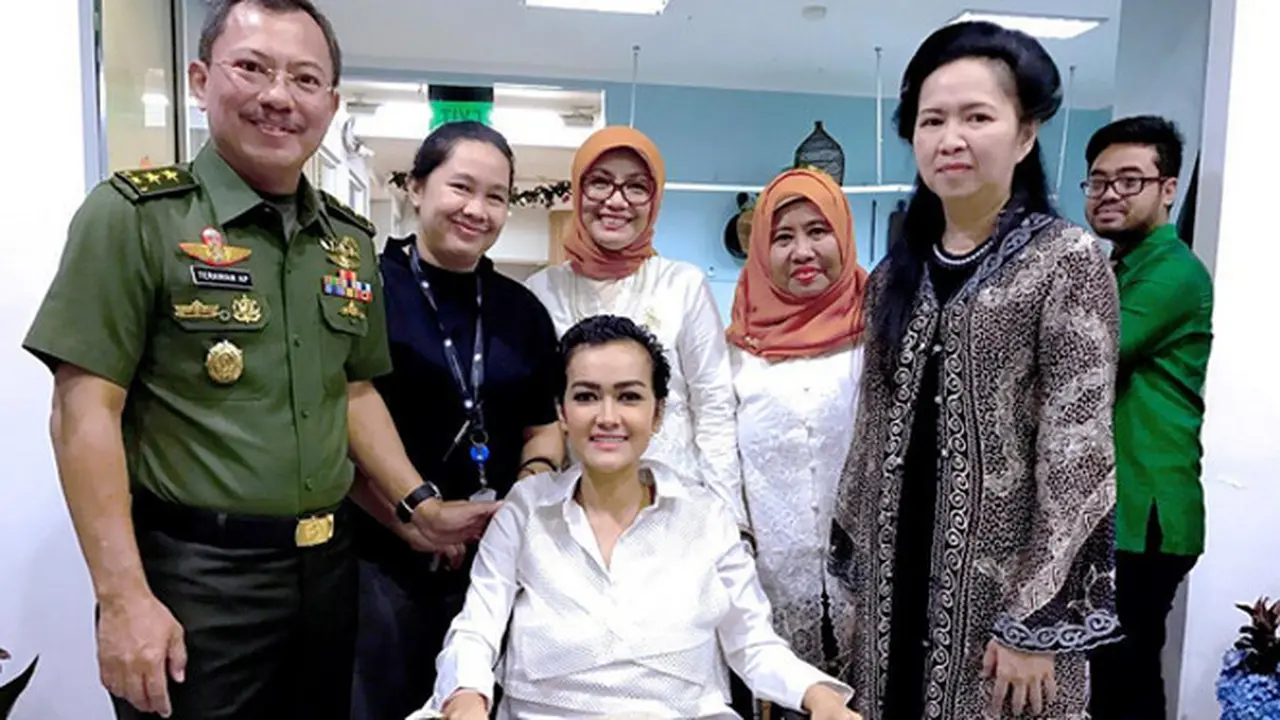 [Bintang] Julia Perez Kemoterapi
