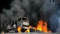 Satu unit truk bermuatan oli bekas terbakar saat melaju, hingga keikhlasan keluarga jemaah haji korban tragedi Mina.
