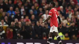 Kartu merah yang diterima Pogba semakin melengkapi penderitaan manchester United yang kala itu dibantai Liverpool. (AFP/Oli Scarff)