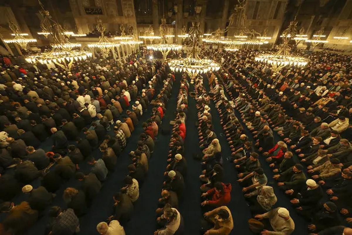 Apakah Shalat Tarawih Pakai Doa Iftitah? Ini Penjelasan Ulama dan Dalilnya
