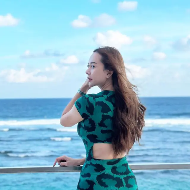 Potret Aura Kasih dengan Bodycon Dress