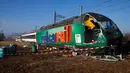 Tampak kondisi kereta yang mengalami kecelakaan di Zurich, Swiss, (20/2/2015). Kereta bertabrakan di Swiss yang menyebabkan beberapa orang terluka dan rute komuter tergangu. (Reuters/ Arnd Wiegmann)