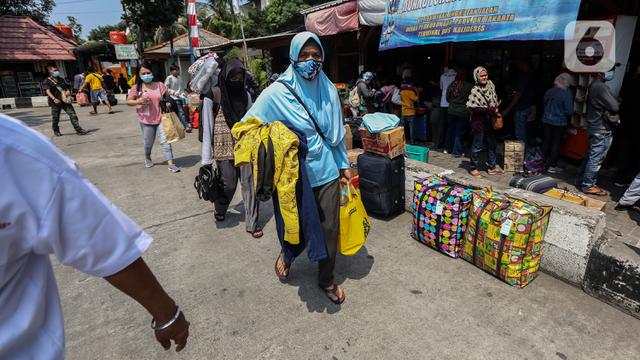 Terminal Kalideres Mulai Dipadati Pemudik