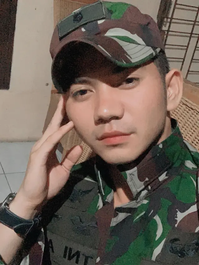 6 Potret Rizki DA Bergaya Pakkai Seragam Tentara Ini Curi Perhatian