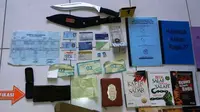 Barang-barang yang disita dari tersangka penembak polisi di Bima (Liputan6.com/Istimewa)