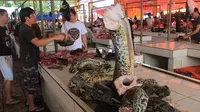 Pasar ekstrem di Tomohon, Manado, menjual daging hewan yang tak lazim untuk dikonsumsi.