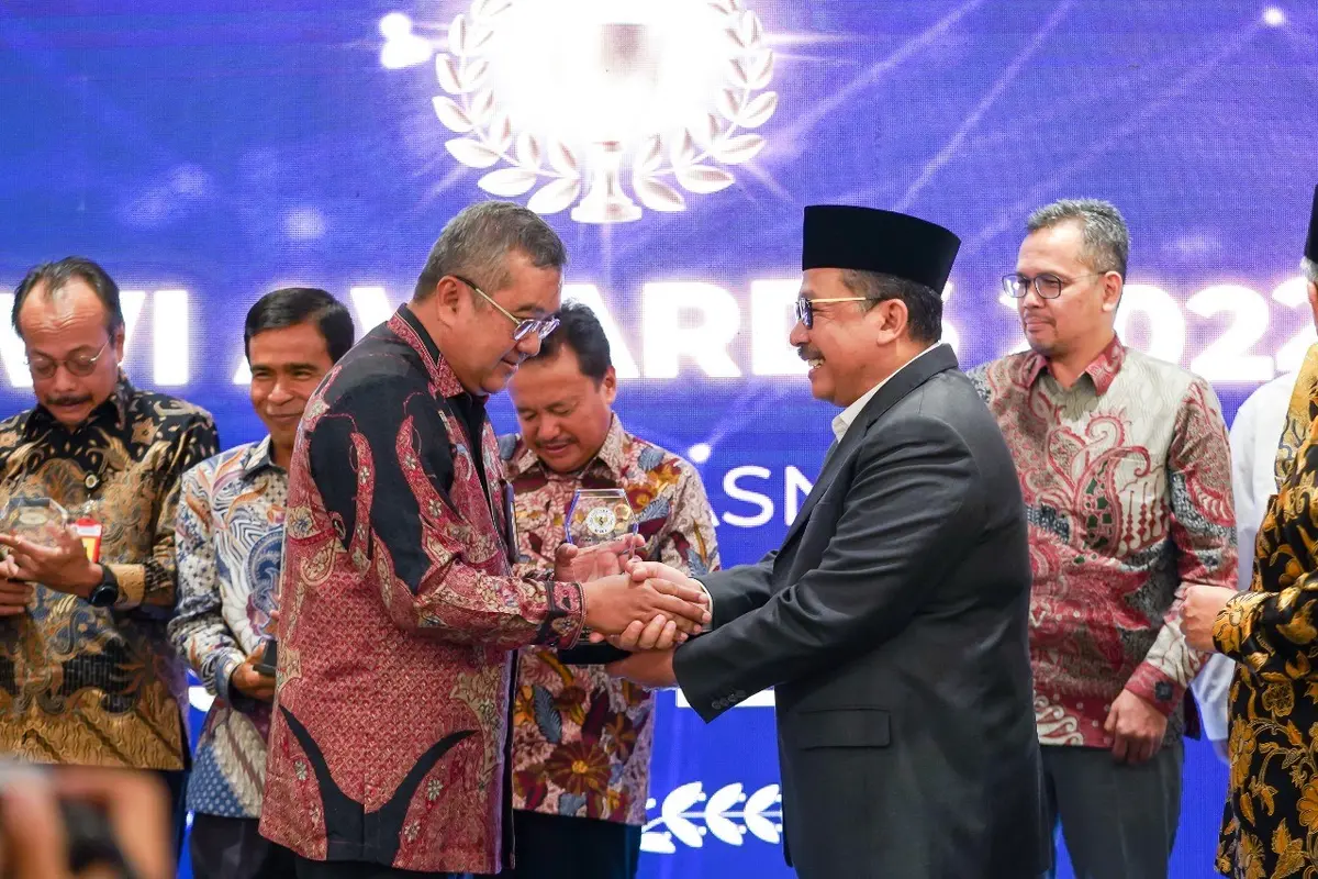 Badan Pengelola Keuangan Haji (BPKH) menerima penghargaan sebagai Lembaga Mitra Wakaf Nasional pada BWI Award 2022 (Istimewa)