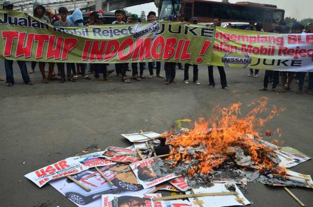 Protes Juke, massa gelar aksi potong ayam putih