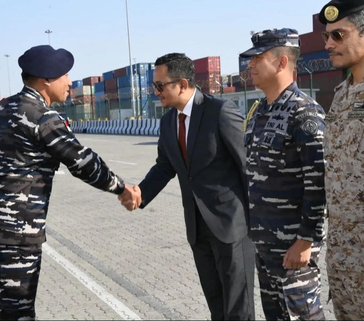 Hadir pula perwakilan dari Saudi Navy, Saudi Coast Guard dan Staff KBRI Riyadh dan Staff KJRI Jeddah dilanjutkan pelaksanaan ship tour.