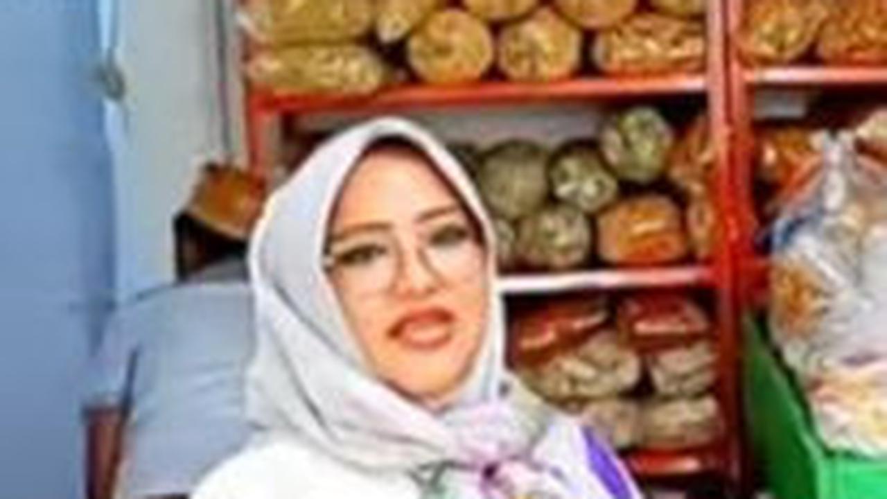 Selain Bangun Rumah Mewah, TKW Arab Saudi Ini Buka Pabrik Camilan di Perkampungan Terpencil