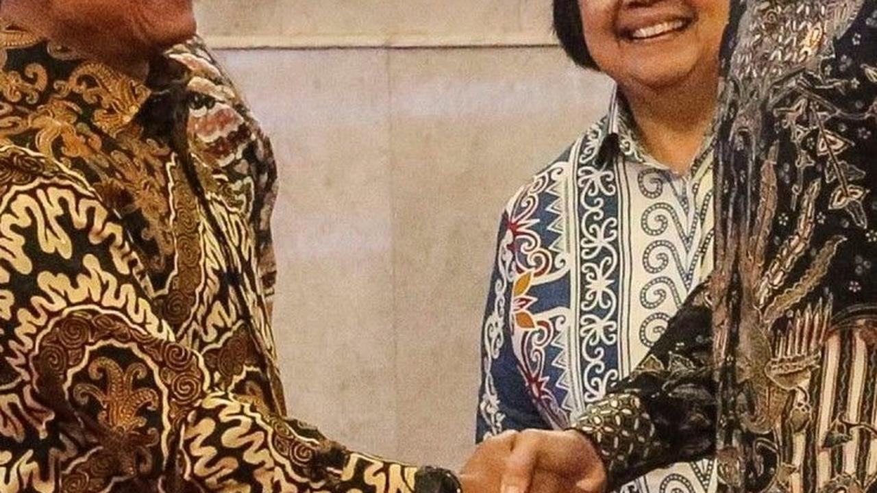 FOTO: Momen Jabat Tangan AHY dan Moeldoko di Sidang Kabinet, Para Menteri Tertawa