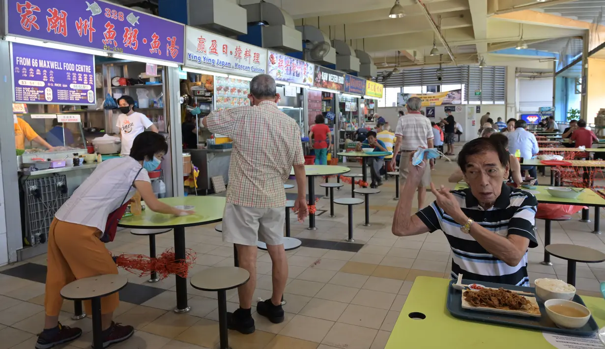 Suasana pusat jajanan (hawker) Tekka, Singapura, pada 17 Desember 2020. Budaya hawker atau jajanan kaki lima Singapura masuk dalam Daftar Warisan Budaya Takbenda UNESCO, menurut pernyataan Perdana Menteri Lee Hsien Loong melalui Facebook pada Rabu (16/12) malam. (Xinhua/Then Chih Wey)