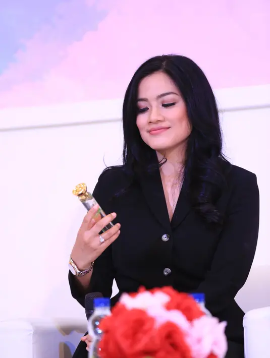 Ditengah kesibukannya, perempuan yang biasa disapa Tikam itu juga selalu memperhatikan waktu istirahat. Ditengah padatnya jadwal syuting, ia selalu menyisakan minimal tujuh jam untuk tidur. (Adrian Putra/Bintang.com)