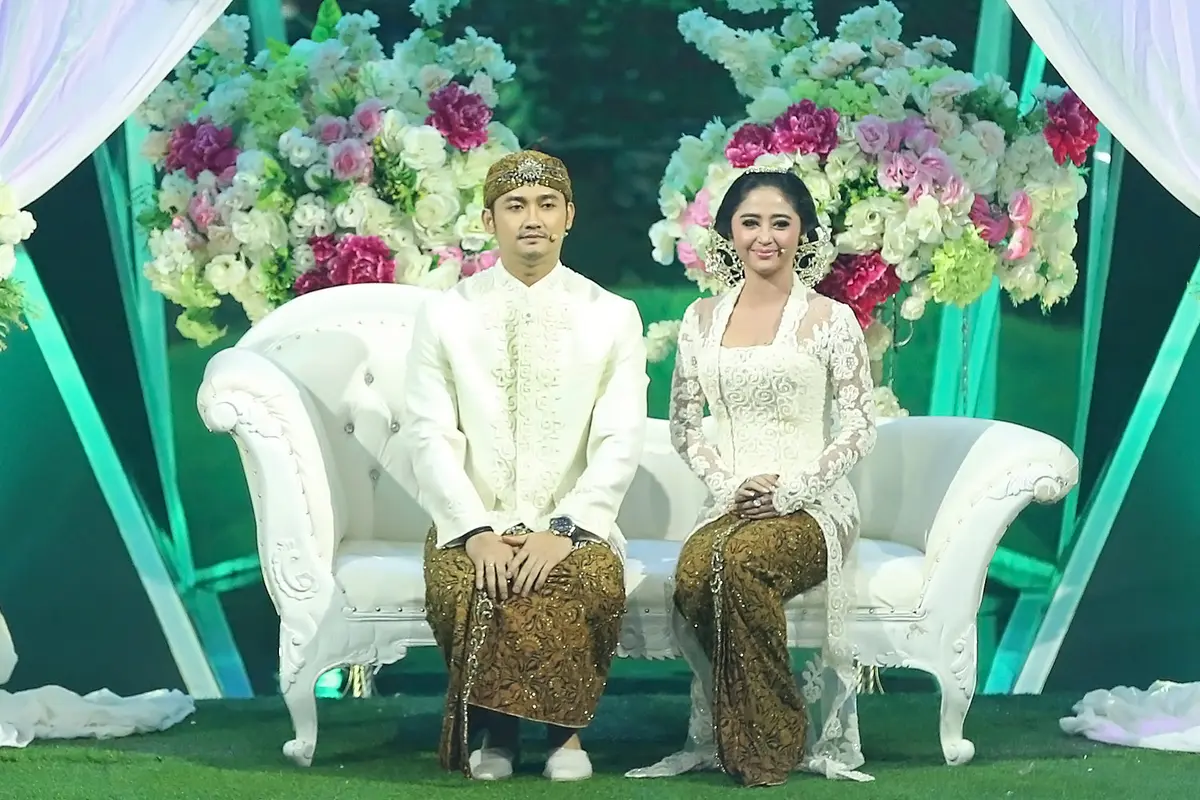 [Bintang] Dewi Perssik