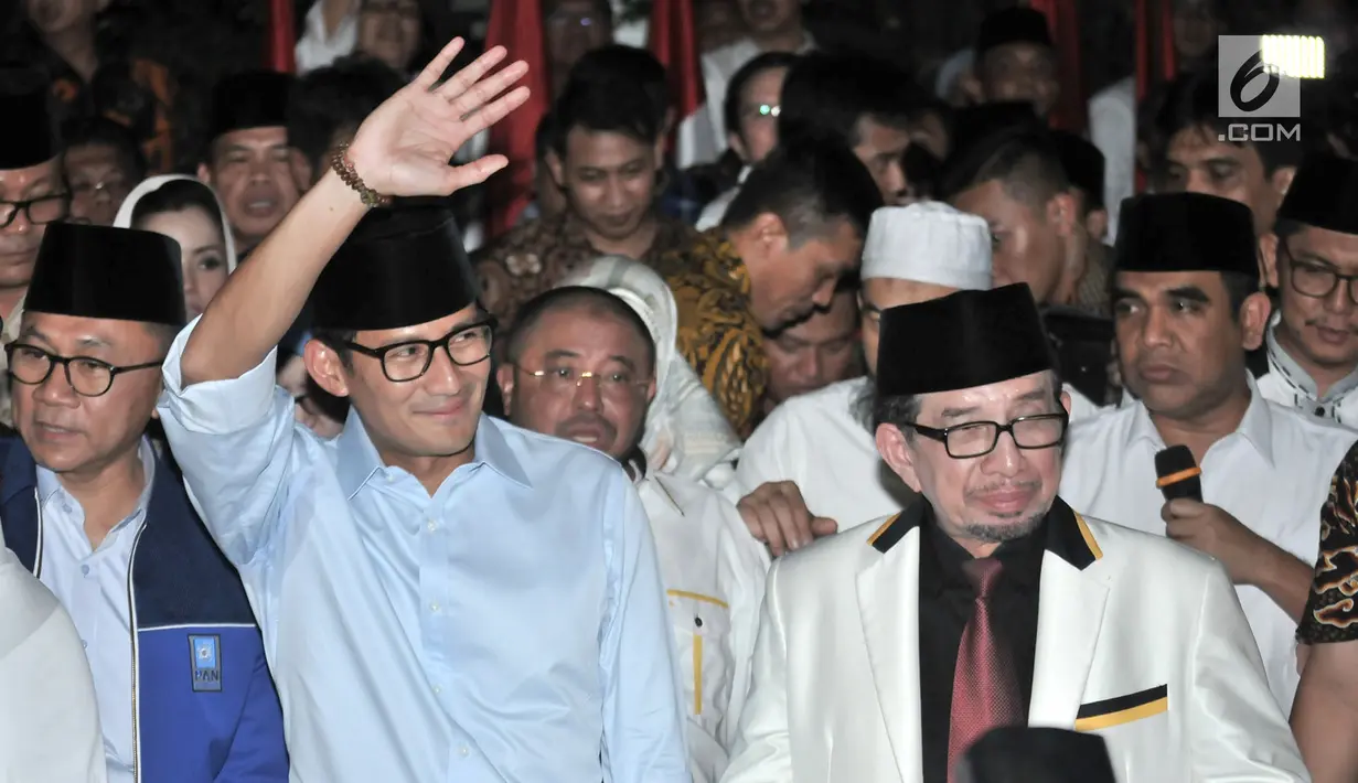 Cawapres Sandiaga Uno melambaikan tangan usai deklarasi capres-cawapres di Kertanegara, Jakarta, Kamis (9/8). Koalisi Gerindra, PAN dan PKS membawa Prabowo-Sandiaga ke Pilpres 2019. (Merdeka.com/Iqbal S Nugroho)