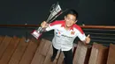 Pebalap Rio Haryanto mengunjungi redaksi Bola.com, Liputan6.com dan SCTV di SCTV Tower, Jakarta, Jumat (31/7). Pebalap yang kini berada di peringkat dua klasemen GP2 itu mengisi jeda balapan dengan berlibur di Indonesia. (Bola.com/Vitalis Yogi Trisna)