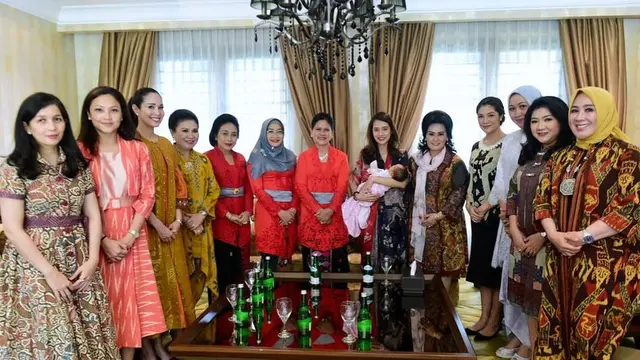 5 Potret Gista Putri Dijenguk Iriana Jokowi, Penampilannya Disorot