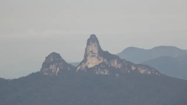 Gunung Batu Lawi masuk dalam kawasan Taman Nasional Pulong Tau. (Dok: Gunung Bagging https://www.gunungbagging.com/batu-lawi/nggallery/page/3)
