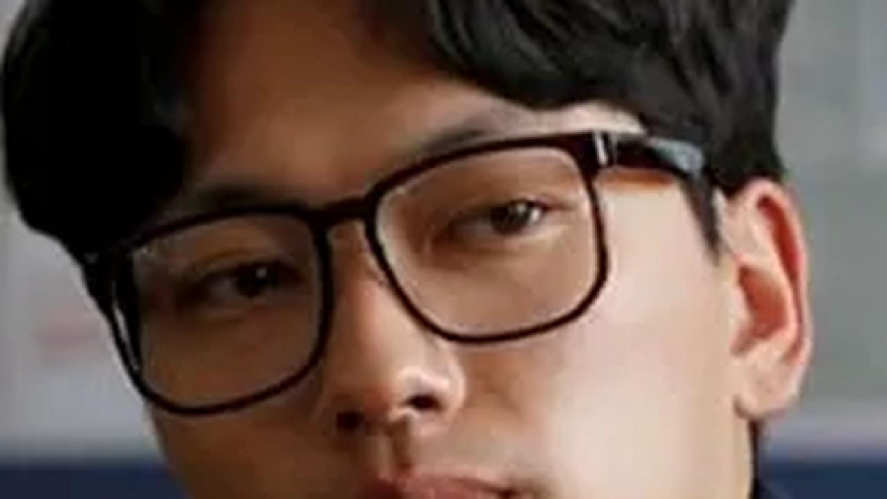 9. Lee Dong-Hwi: Persahabatan di "Reply 1988"