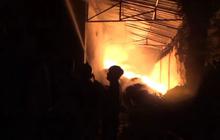 Pabrik Mainan dan Plastik di Medan Terbakar, Api Merembet Melahap 11 Rumah Warga