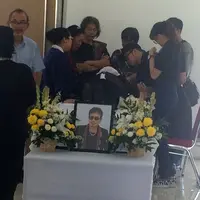 Belum reda berita duka dari komedian Tukul Arwana yang ditinggal istrinya untuk selama-lamanya, kabar duka kembali menimpa industri hiburan. Eddy Silitonga meninggal dunia dini hari tadi. (Ruswanto/Bintang.com)