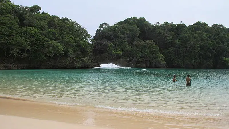 Daftar Pantai di Indonesia yang Masih Perawan