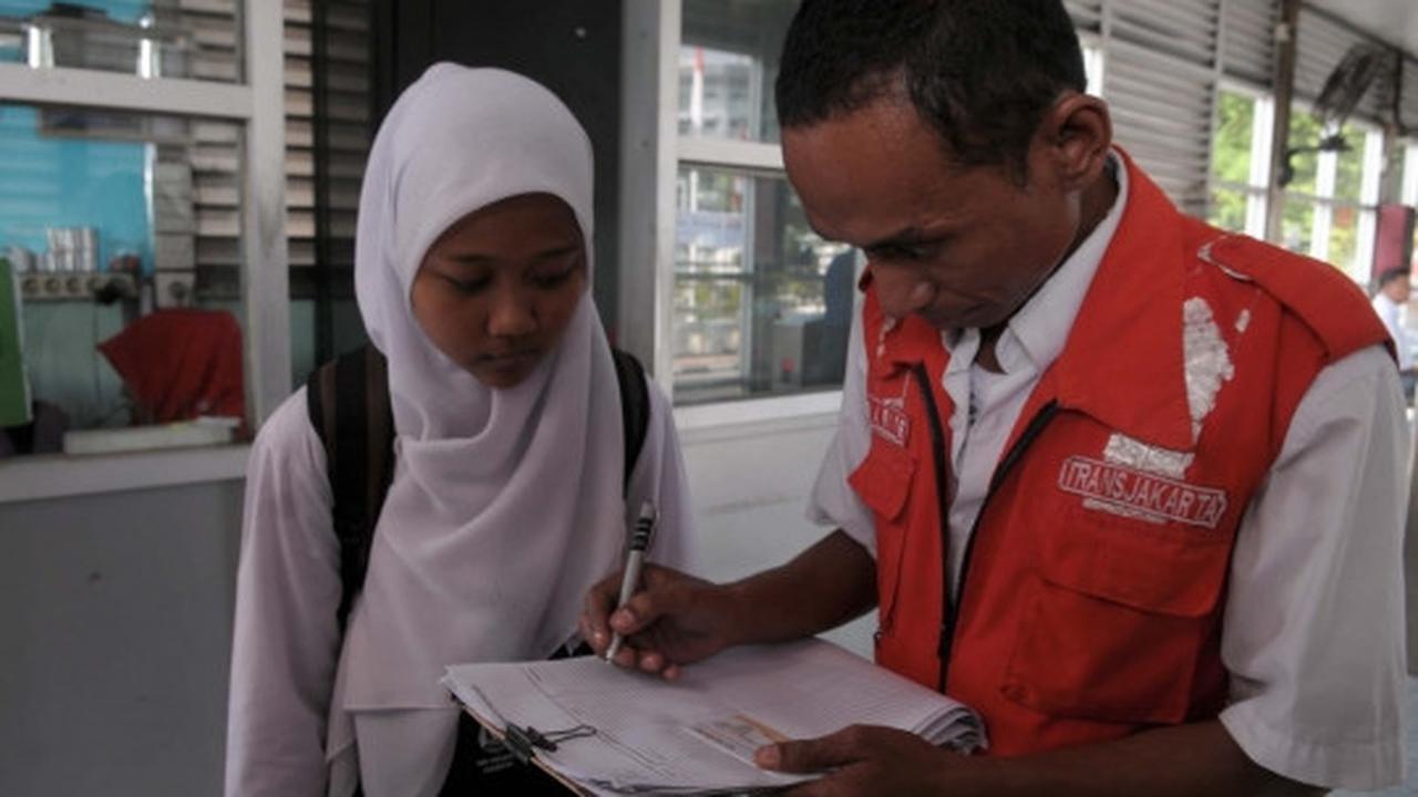 Pelajar pemegang kartu KJP gratis naik Transjakarta