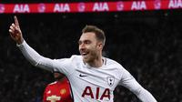 1. Christian Eriksen - Bintang yang naik daun sejak berada di Ajax Amsterdam. Visi permainan yang luas membuatnya kian sering menciptakan assist matang bagi rekannya saat ini di Tottenham Hotspur. (AFP/Adrian Dennis)