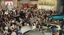 Acara Gaikindo Auto Expo pada tahun 2003 terlihat sangat dipadati pengunjung. Ajang ini menjadi awal kelahiran mobil legendaris Indonesia, yaitu Toyota Avanza. (Source: indonesiaautoshow.com)