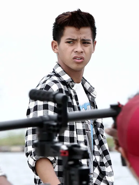 Usai menyabet piala, di Studio 6 Emtek City, Jakarta Barat, Rabu (30/11/2016), pemeran Bisma dalam sinetron Mermaid in Love itu mengaku tidak menyangka bisa mengalahkan para aktor yang selama ini menjadi panutannya. (Deki Prayoga/Bintang.com)