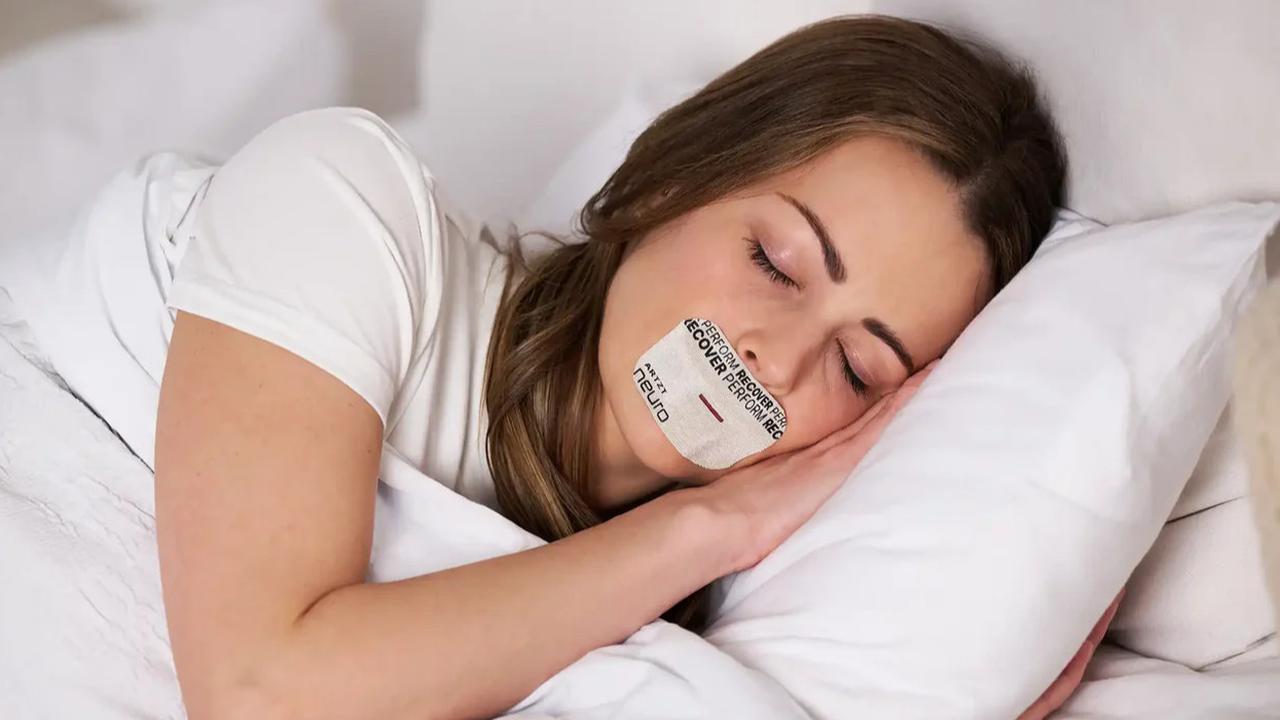 Mouth Tape, Tidur dengan Mulut Dilakban, Tren Viral yang Tampak Sehat, tapi Bisa Membunuh Diam-Diam?