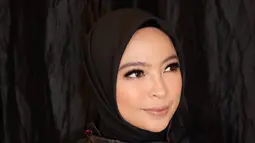 Mungkin kamu adalah salah satu yang merasa khawatir akan kegerahan jika menggunakan hijab. (instagram/tantrisyalindri)