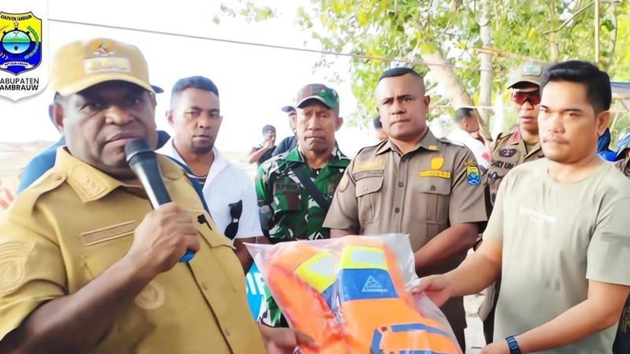 Bupati Tambrauw Salurkan 16 Bantuan Perahu Motor, Tingkatkan Akses Masyarakat Pesisir