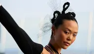 Adidas Bawa Fashion Show Vertikal di The Edge, Empat Penari Berlari di Ketinggian 1.300 Kaki
