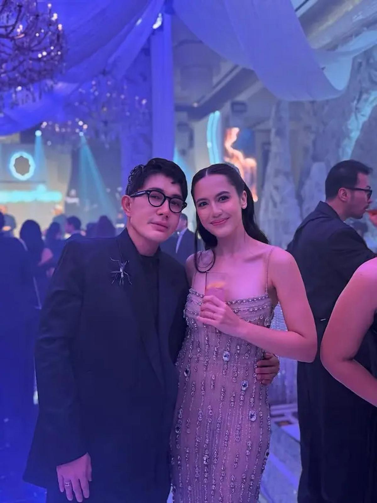 8 Foto Artis Pakai Long Dress di Resepsi Luna Maya dan Maxime, Tampil Elegan dan Anggun