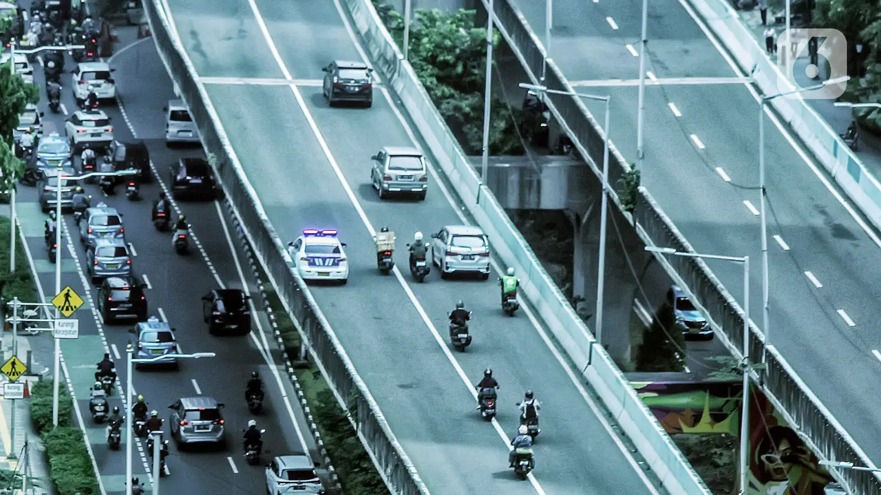 Berbahaya!, Pengendara Motor Masih Nekat Lewat JLNT Casablanca