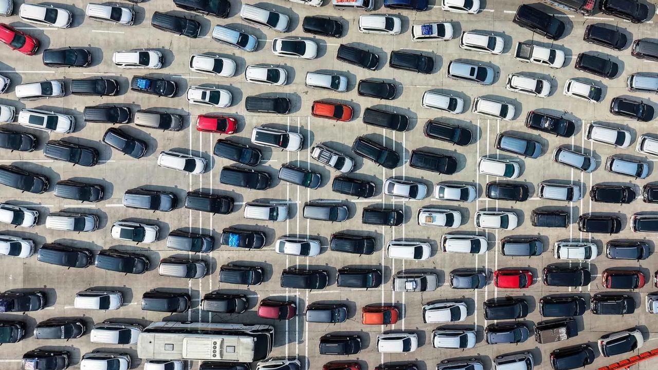 FOTO: Kemacetan Mengular di Gerbang Tol Cikampek Jelang Puncak Arus  Mudik Lebaran 2026