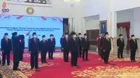 Presiden Joko Widodo (Jokowi) resmi melantik dan mengambil sumpah jabatan Anggota Dewan Pengawas dan Anggota Badan Pelaksana Badan Pengelola Keuangan Haji (BPKH) masa jabatan tahun 2022-2027.