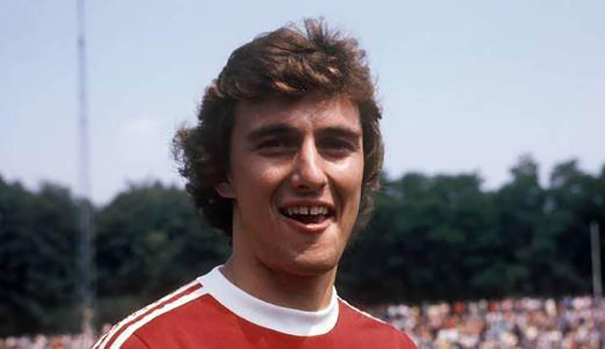 10. Dieter Muller, striker Jerman Barat ini menjadi top skor pada Piala Eropa 1976 dengan torehan empat gol, sayang di partai final Jerman Barat dikalahkan Cekoslovakia. (UEFA)