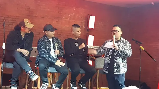 Syiwa dibantu Rowman Ungu dan Reynold eks Slank