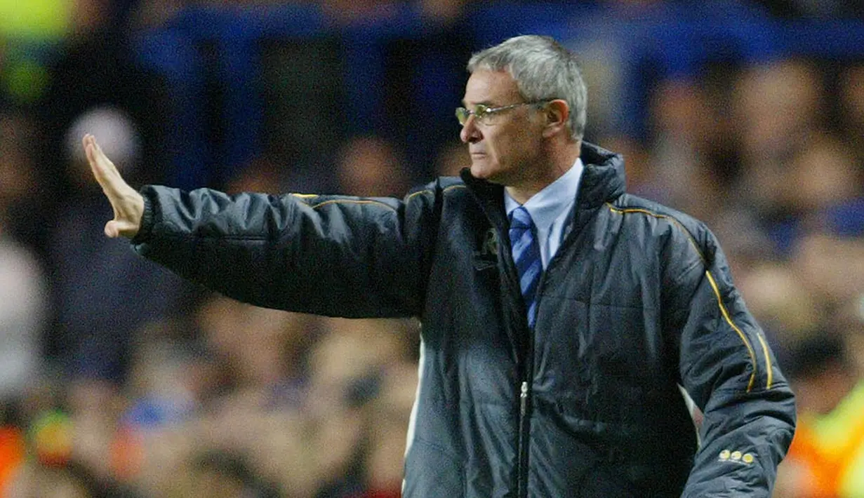 5. Claudio Ranieri (2000-2004), 61% - Pelatih yang bagus tapi tidak spesial untuk Roman Abrahamovich. Pelatih berjuluk Tinkerman ini dibuang sang pemilik yang saat itu bernafsu mendatangkan Jose Mourinho. (AFP/Adrian Dennis)