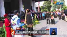 Ribuan warga di kawasan car free day di Jalan MH Thamrin pun ikut menyaksikan dan memeriahkan pawai obor oleh sejumlah atlet disabilitas.