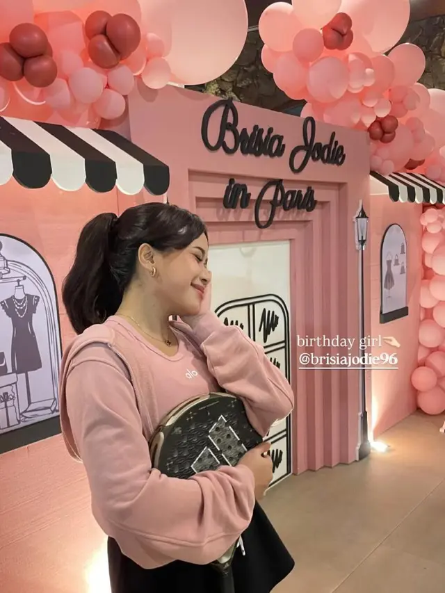 Brisia Jodie Rayakan Ulang Tahun ke-30 dengan Tema “Brisia in Paris”, Tampil Feminin Sporty Serba Pink
