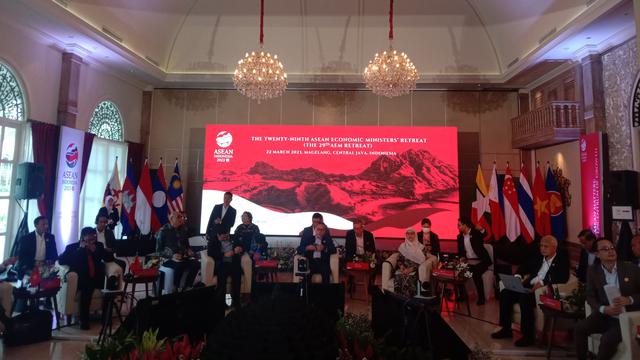 Keketuaan ASEAN Business Advisory Council (BAC) Indonesia yang dipegang oleh Ketua Kadin Indonesia, Arsjad Rasjid, sukses menjalin kesepakatan dengan para Menteri Ekonomi ASEAN terkait lima isu prioritas. (Maulandy/Liputan6.com)