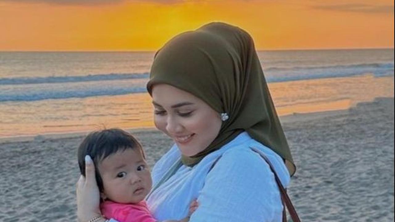 Potret Seru Kesha Ratuliu Momong Baby Aisha yang Sering Quality Time