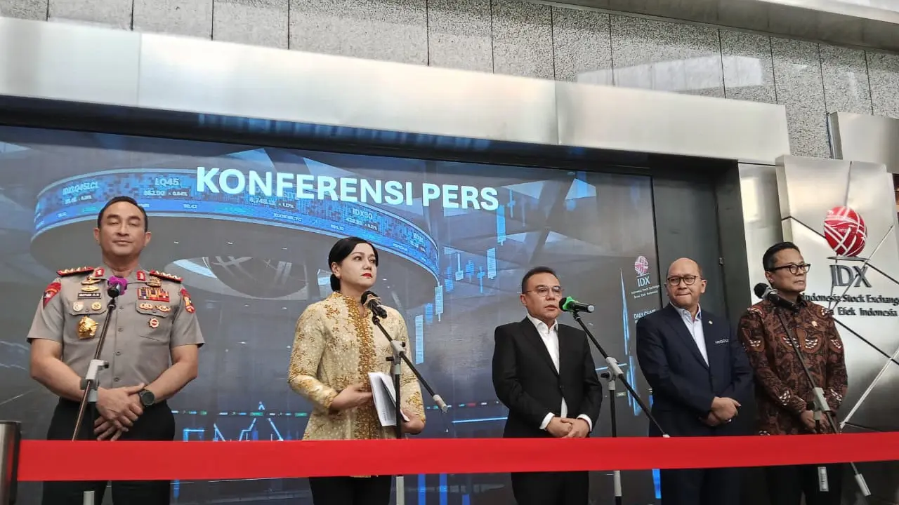 Wakil Ketua DPR RI Sufmi Dasco Ahmad dalam konferensi pers di gedung Bursa Efek Indonesia (BEI), Jakarta, Jumat (16/10/2026). Liputan6.com/Drey)