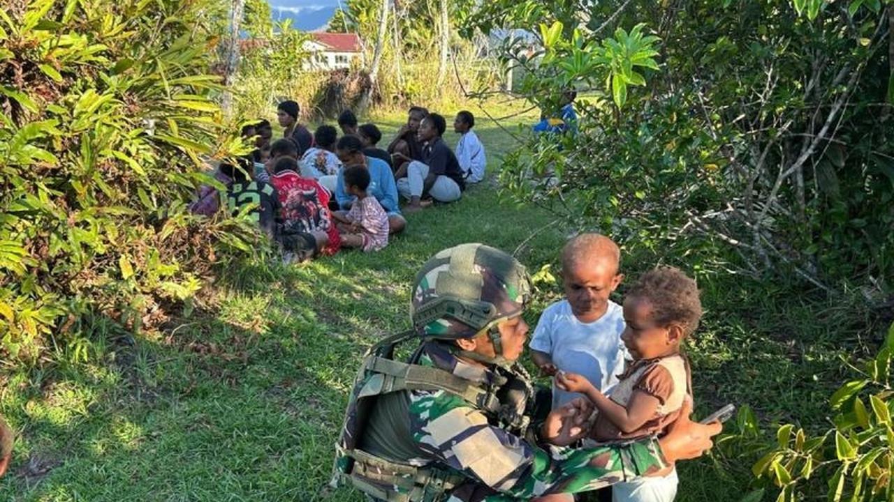 Kekuatan TNI Ada di Rakyat: Satgas Yonif 521 Yalimo Bangun Sinergi dan Persahabatan di Pedalaman Papua