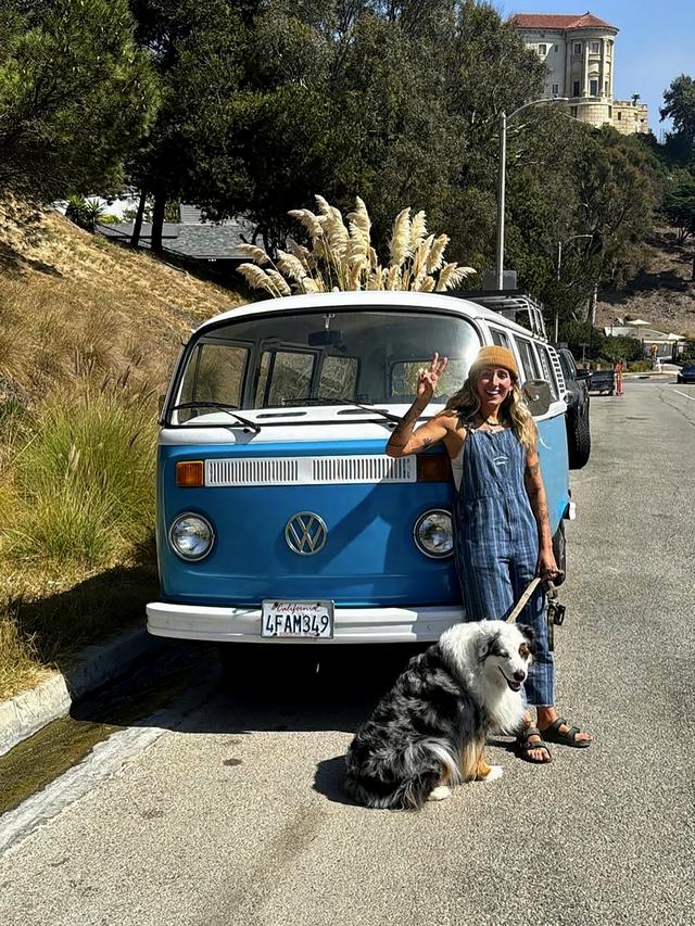 Kisah VW Biru Ajaib yang Selamat dari Api Kebakaran Hutan di Los Angeles