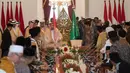 Suasana pertemuan antara Raja Salman bin Abdulaziz al-Saud yang ditemani Presiden Jokowi dengan sejumlah tokoh Islam di Istana Merdeka, Jakarta, Kamis (2/3).(Liputan6.com/Pool/Rosa Pangabean)